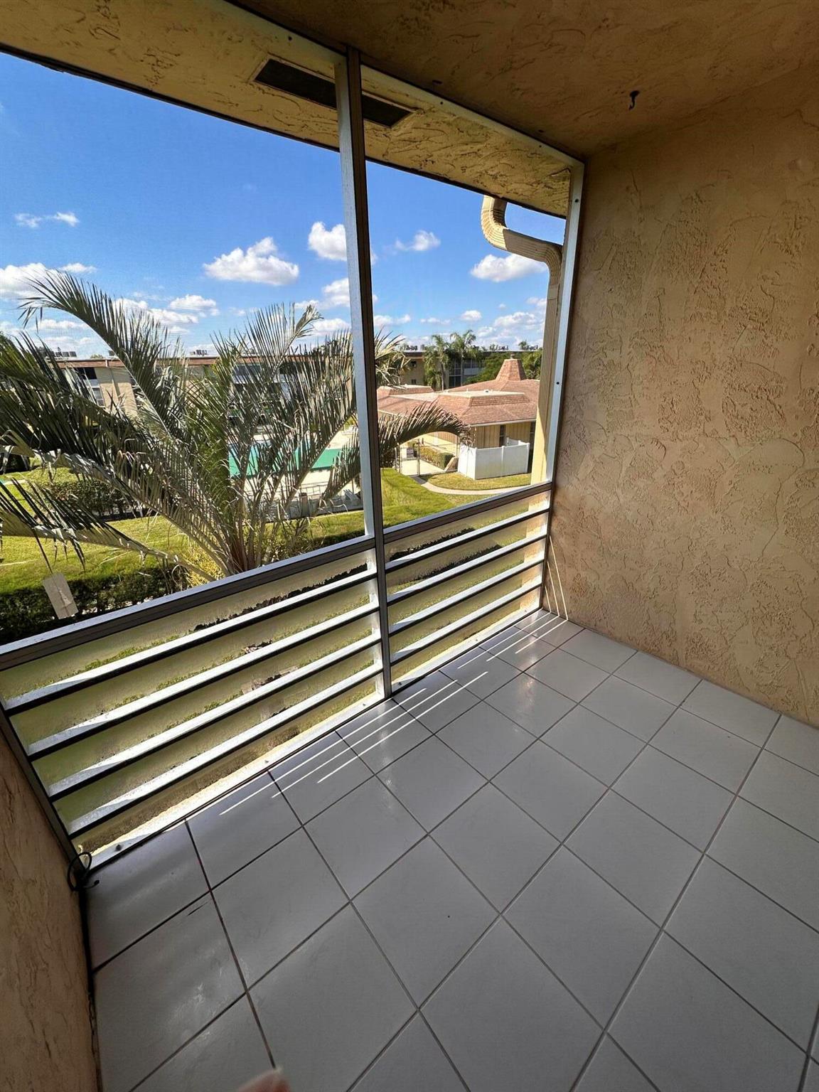 VILLAGE GREEN BUCKINGHAM - Residential Lease