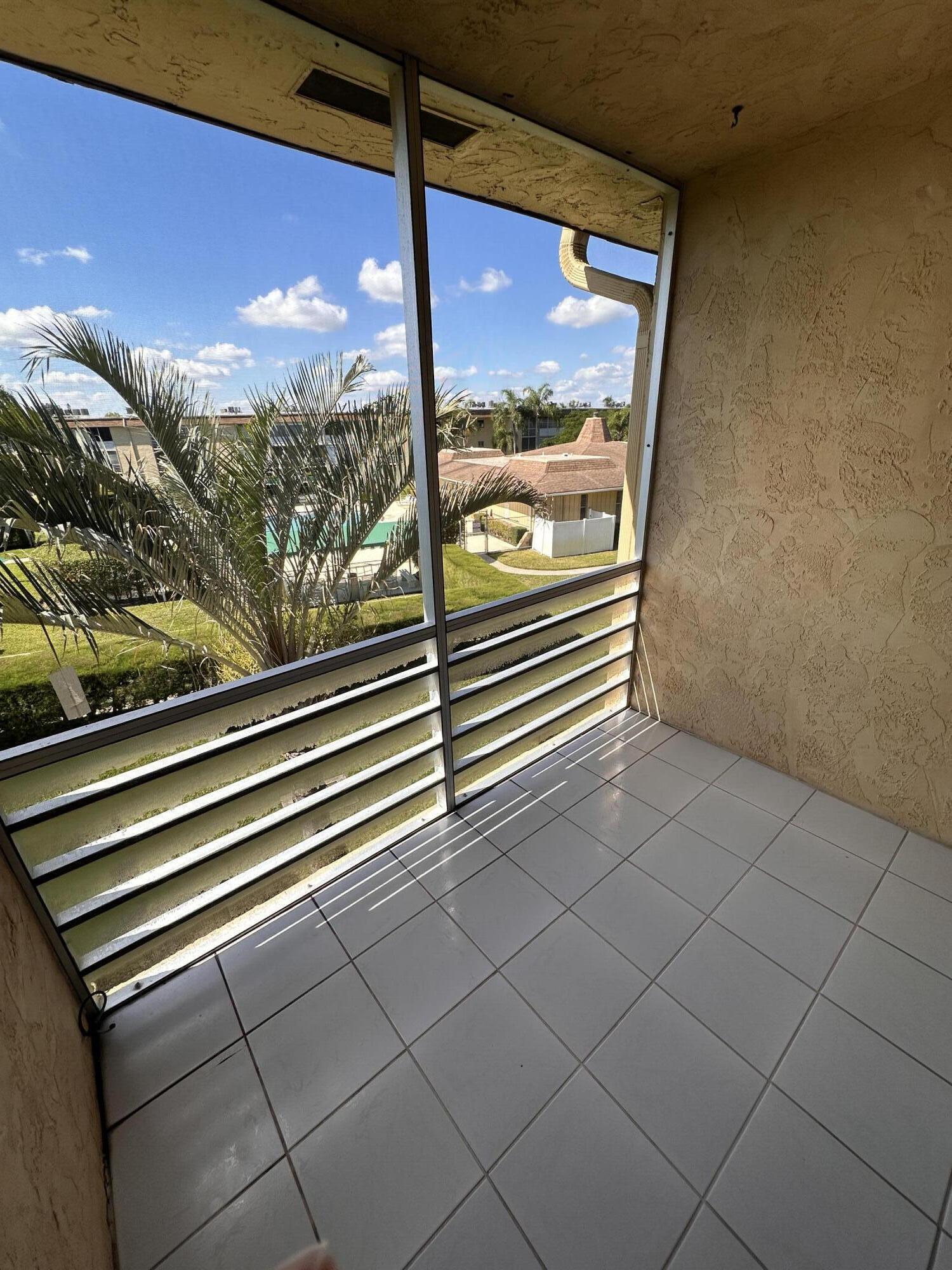 VILLAGE GREEN BUCKINGHAM - Residential Lease