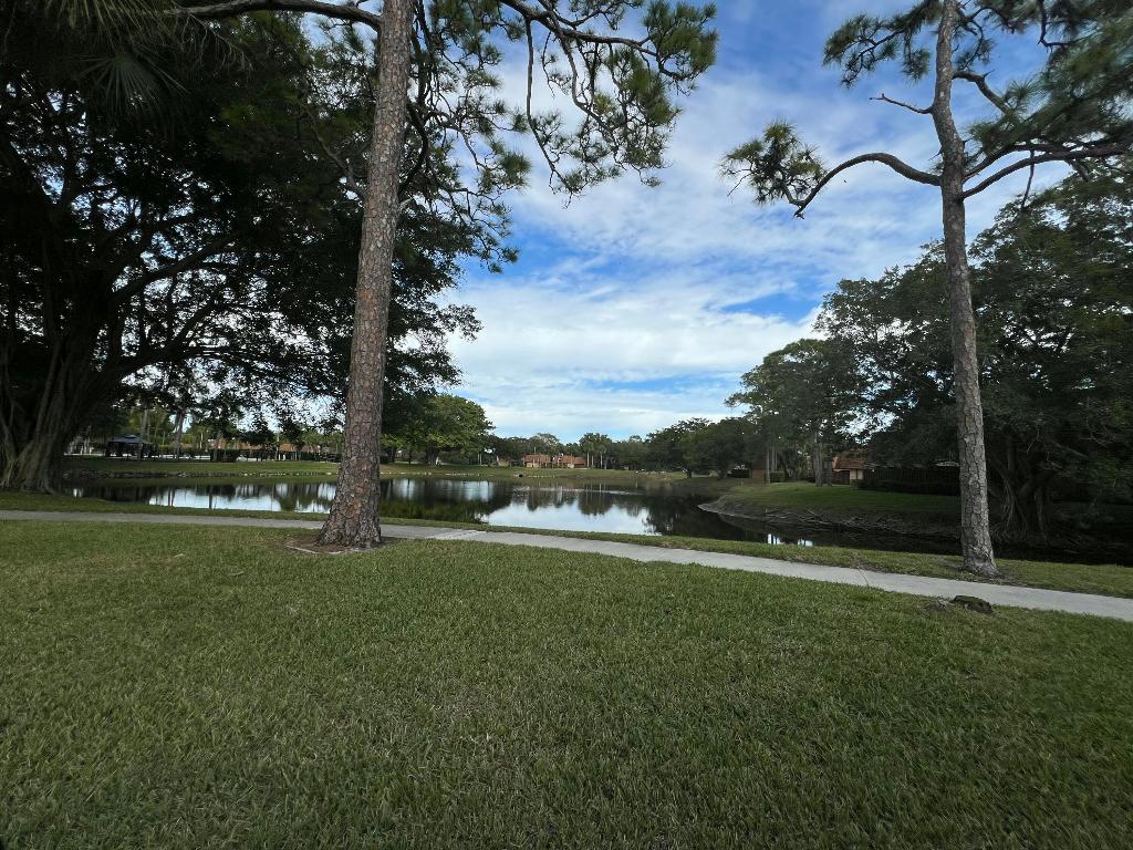 SHERWOOD LAKES - Residential Lease