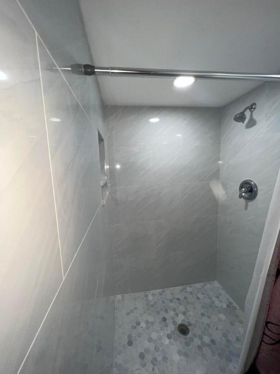 SHERWOOD LAKES - Residential Lease