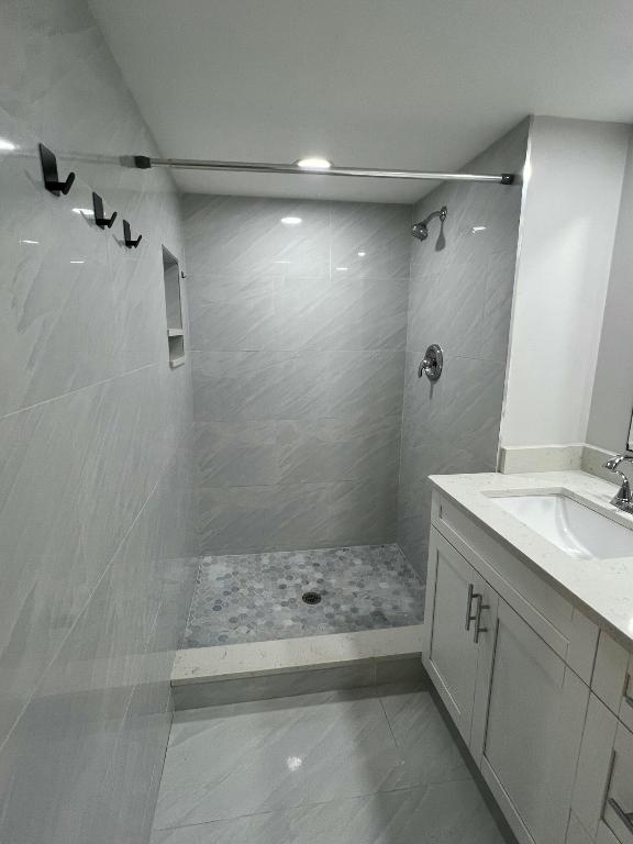 SHERWOOD LAKES - Residential Lease