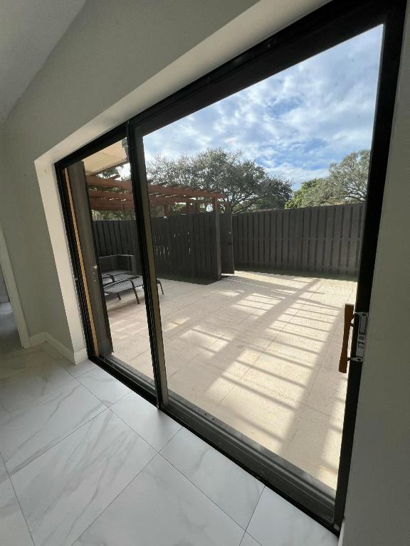 SHERWOOD LAKES - Residential Lease