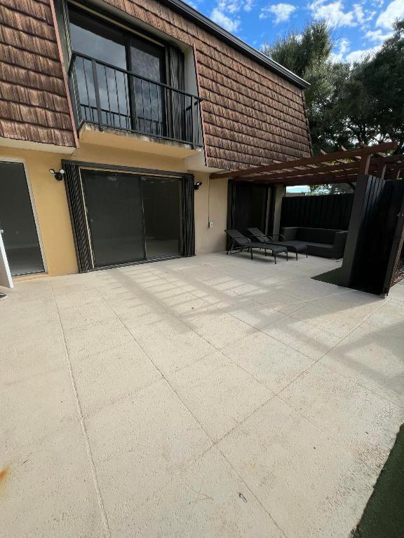 SHERWOOD LAKES - Residential Lease