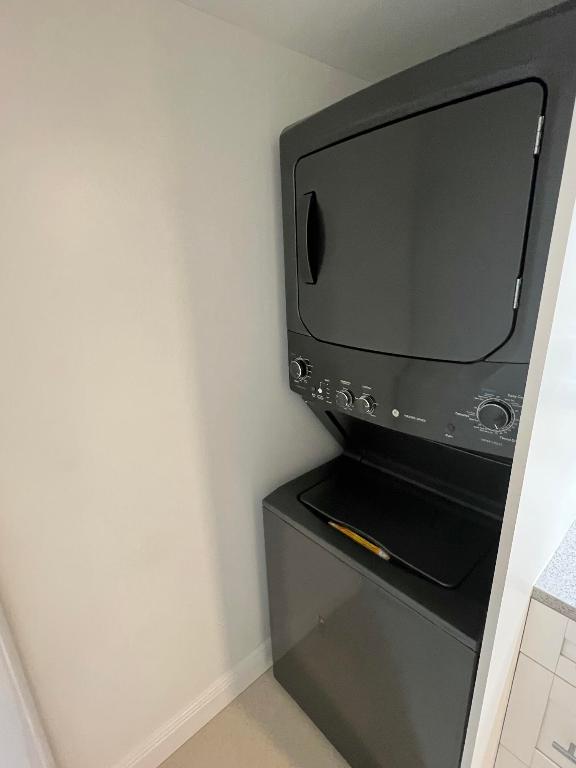 SHERWOOD LAKES - Residential Lease