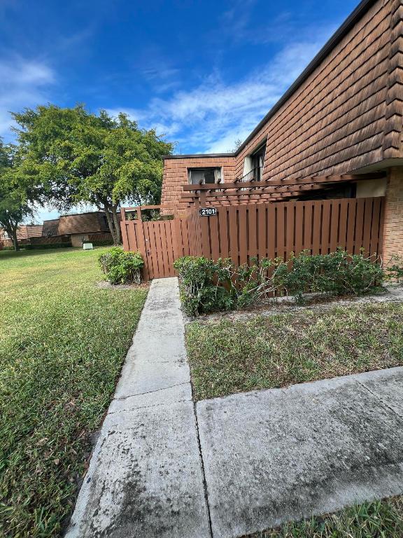 SHERWOOD LAKES - Residential Lease