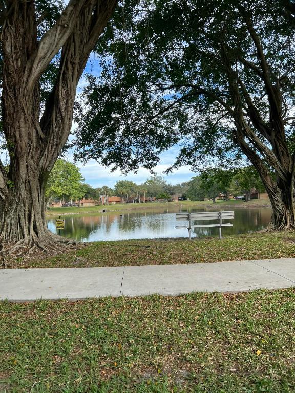 SHERWOOD LAKES - Residential Lease