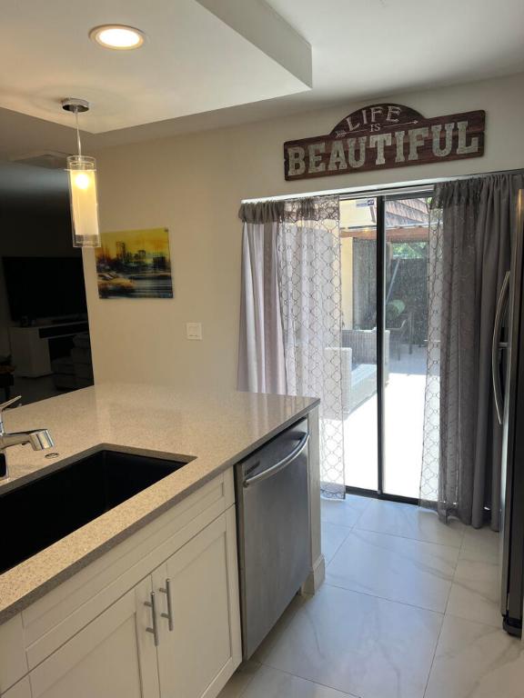 SHERWOOD LAKES - Residential Lease