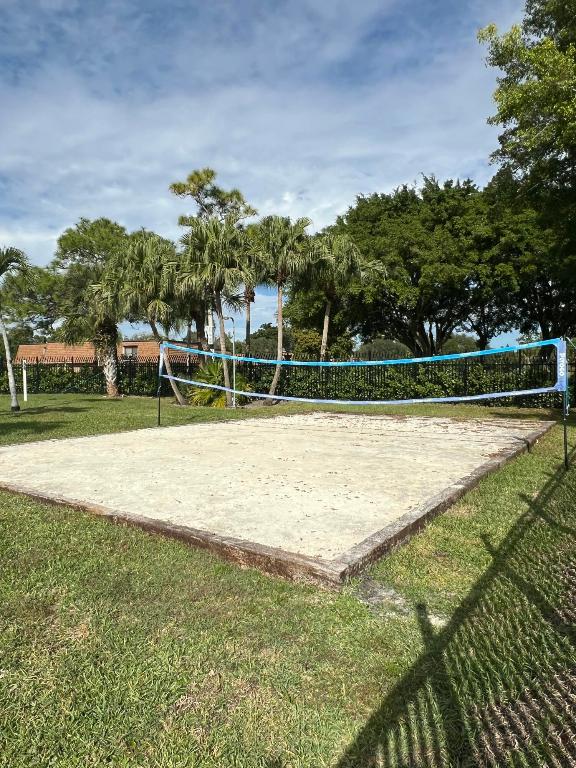 SHERWOOD LAKES - Residential Lease