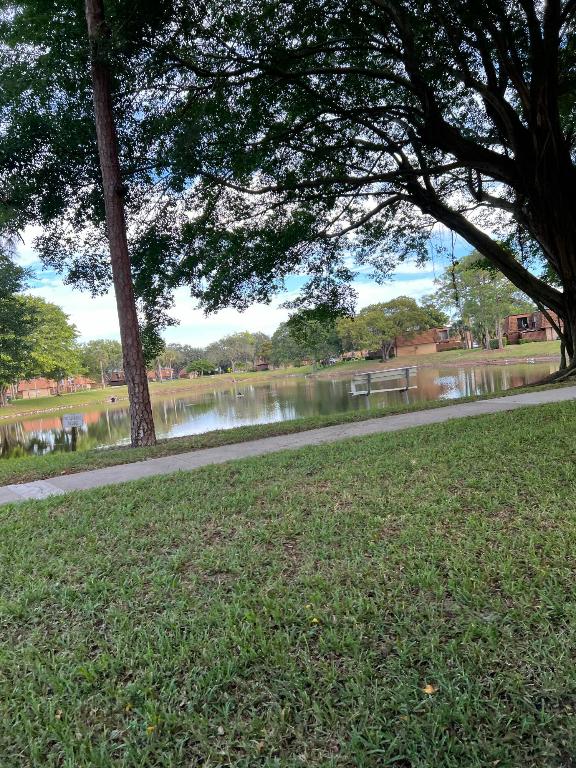 SHERWOOD LAKES - Residential Lease