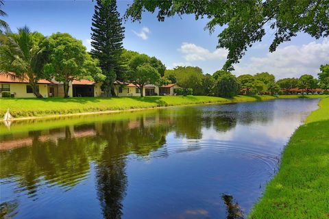 6616 N Parkway Dr 6616 Pompano Beach FL 33068