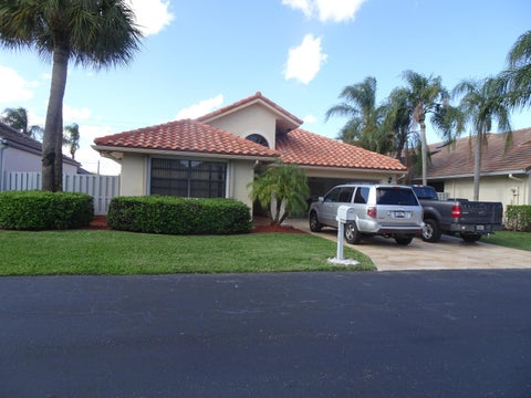 Photo of 173 EXECUTIVE Circle, Boynton Beach, FL 33436 (MLS # B26078147)
