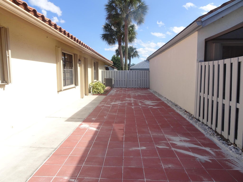Photo of 173 EXECUTIVE Circle, Boynton Beach, FL 33436 (MLS # B26078147)