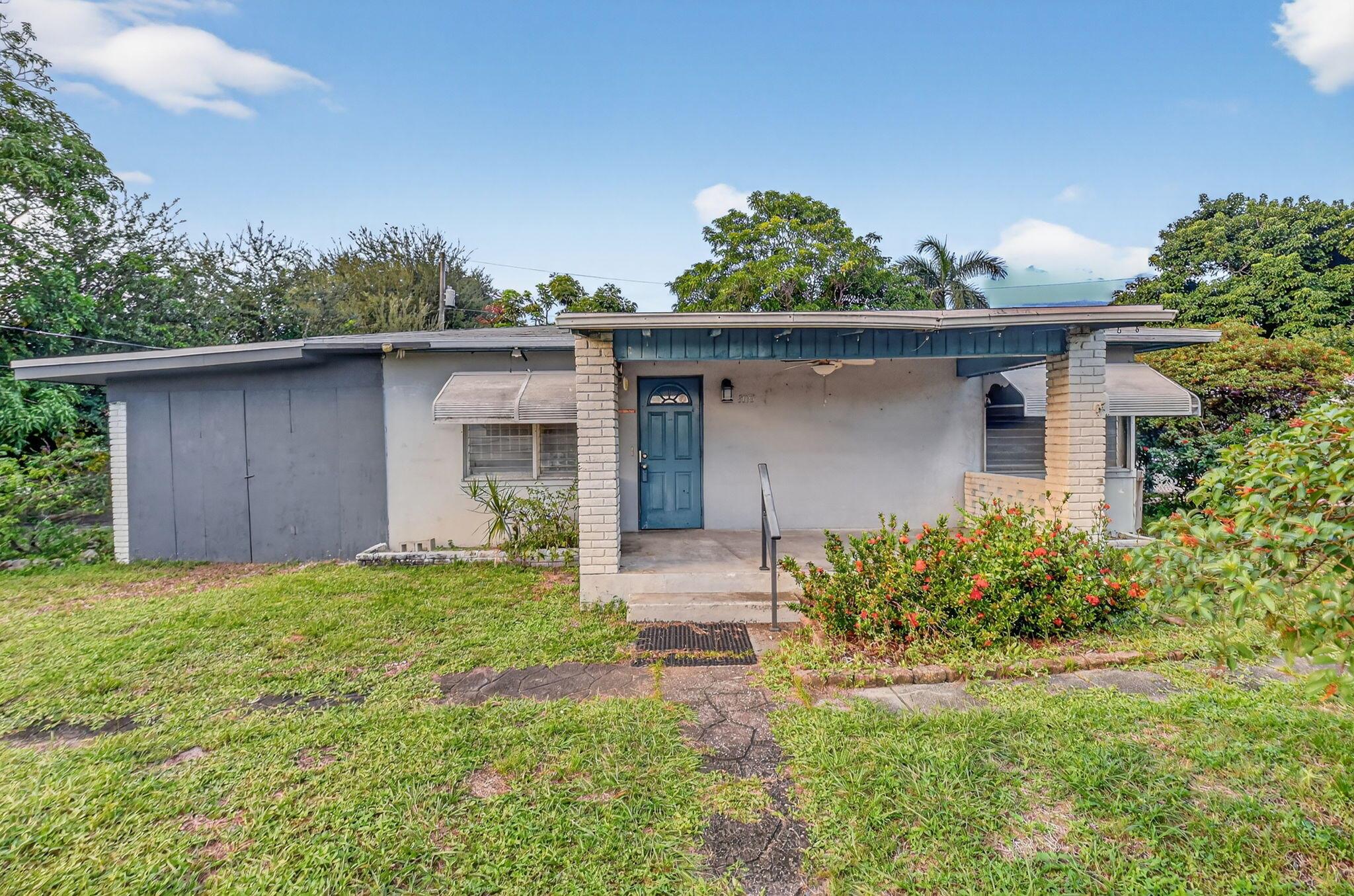 3041 Floweva Street 3041/3043