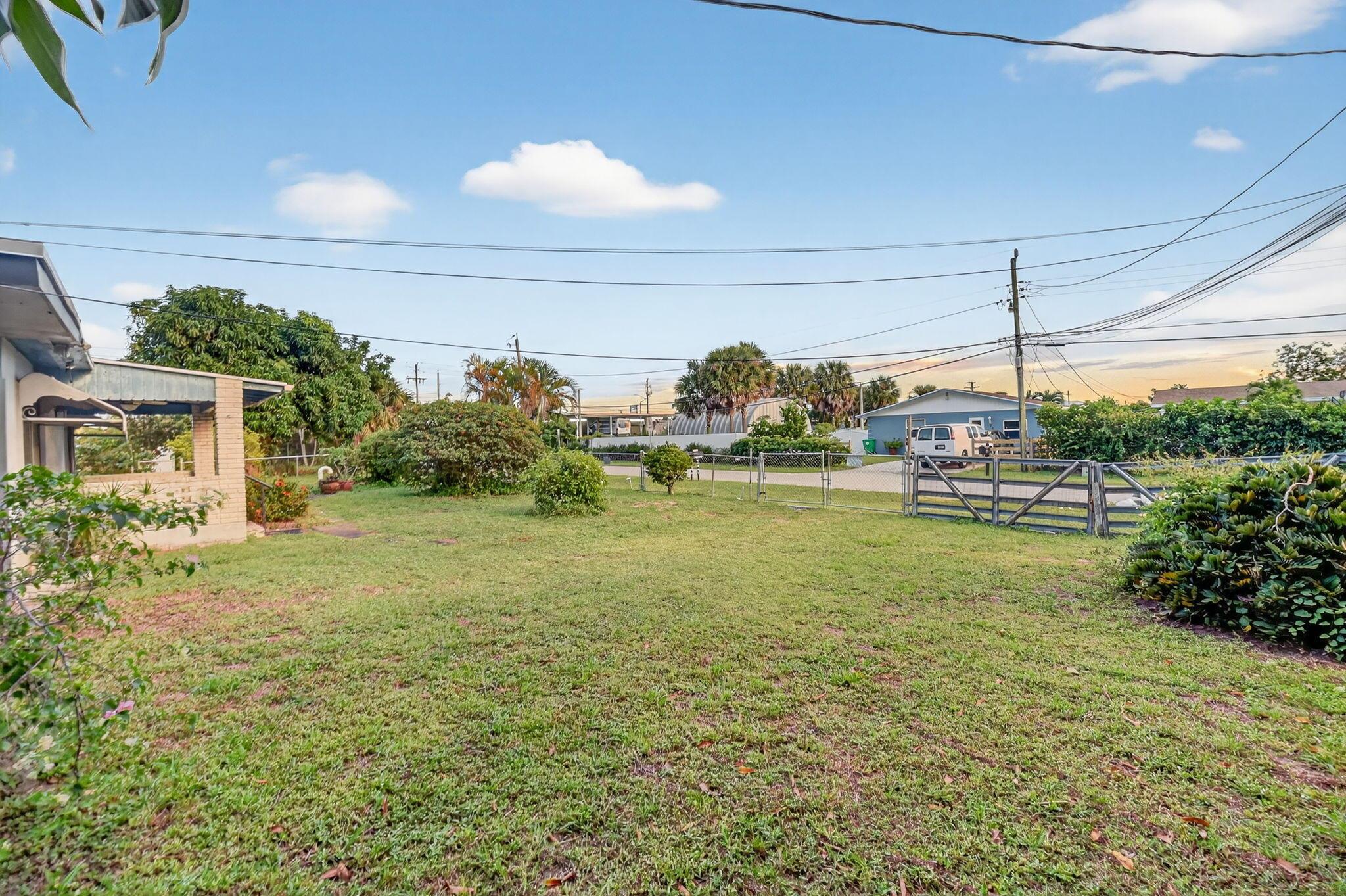 3041 Floweva Street 3041/3043