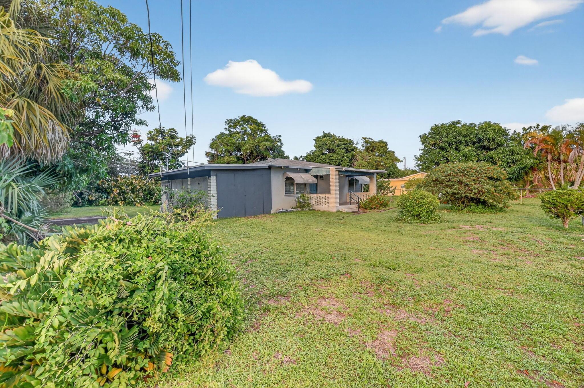 3041 Floweva Street 3041/3043