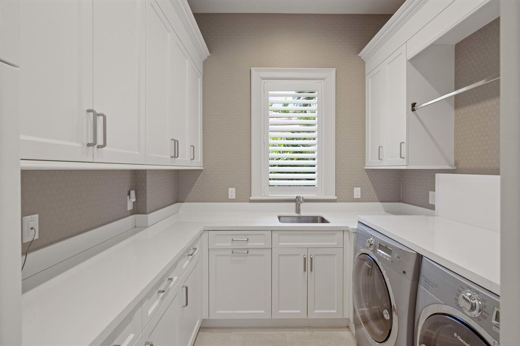 ADMIRALS COVE - Residential