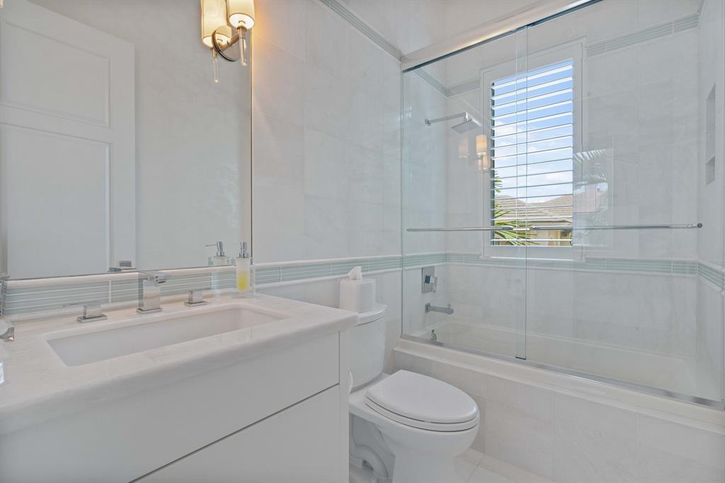 ADMIRALS COVE - Residential