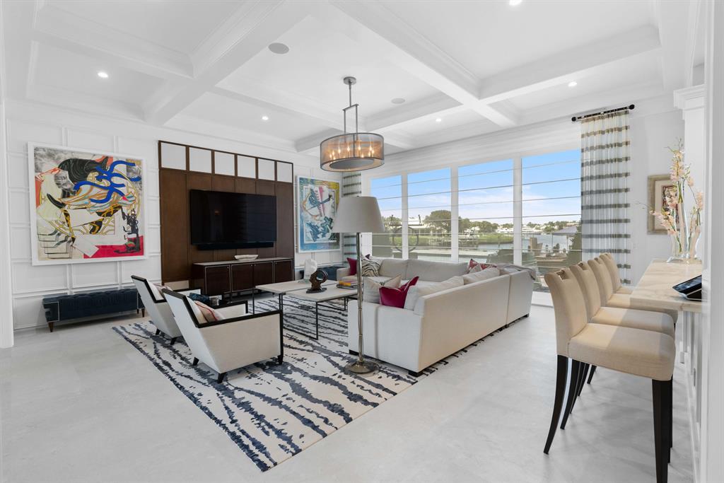 ADMIRALS COVE - Residential