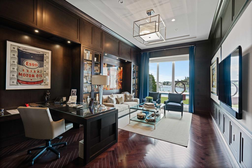 ADMIRALS COVE - Residential