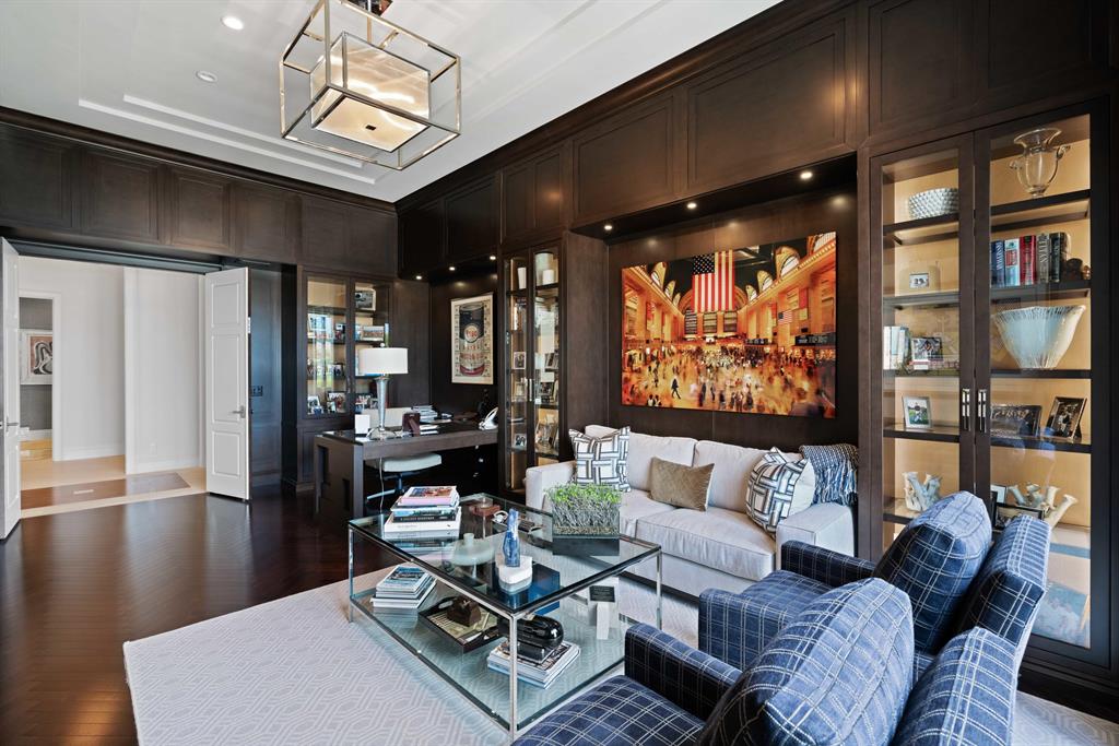 ADMIRALS COVE - Residential