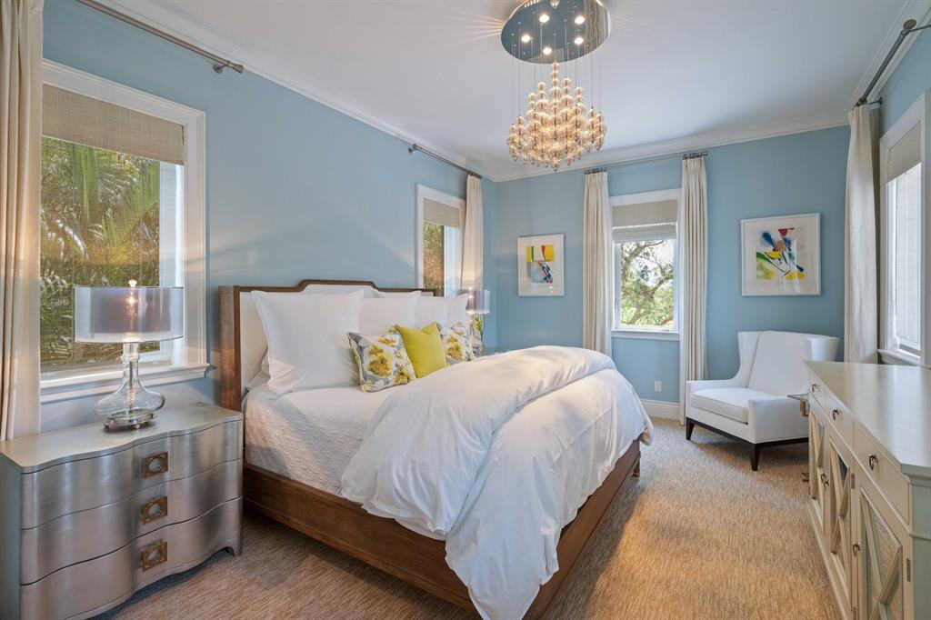 ADMIRALS COVE - Residential