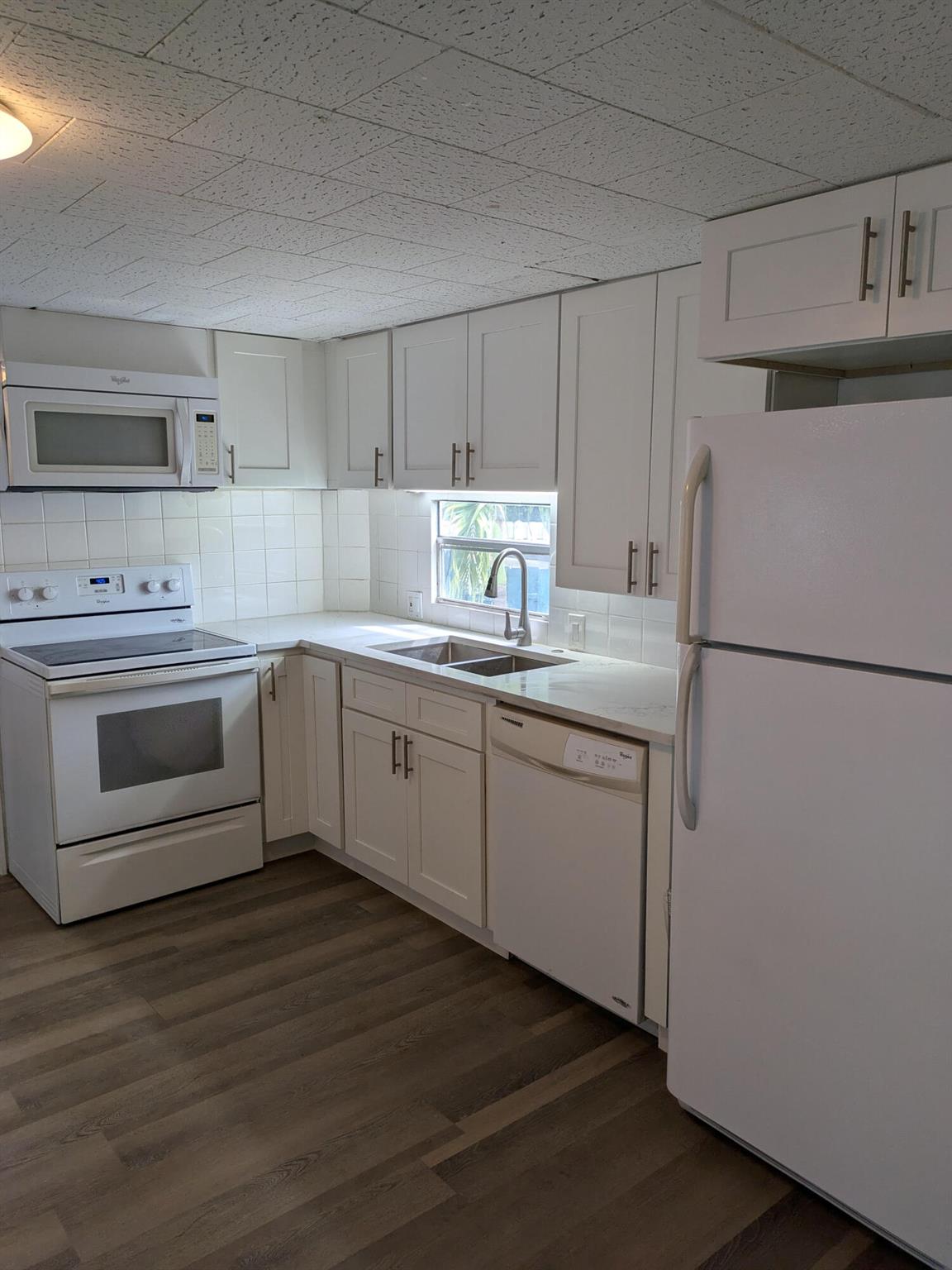 HILLTOP PARK - Residential Lease