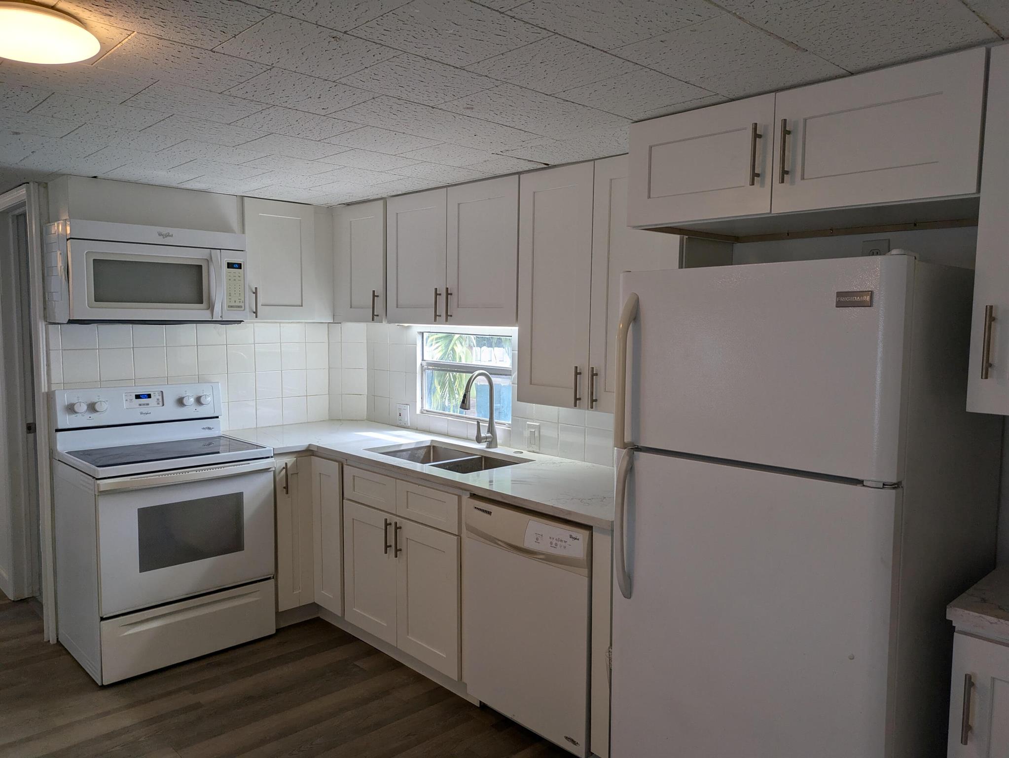 HILLTOP PARK - Residential Lease