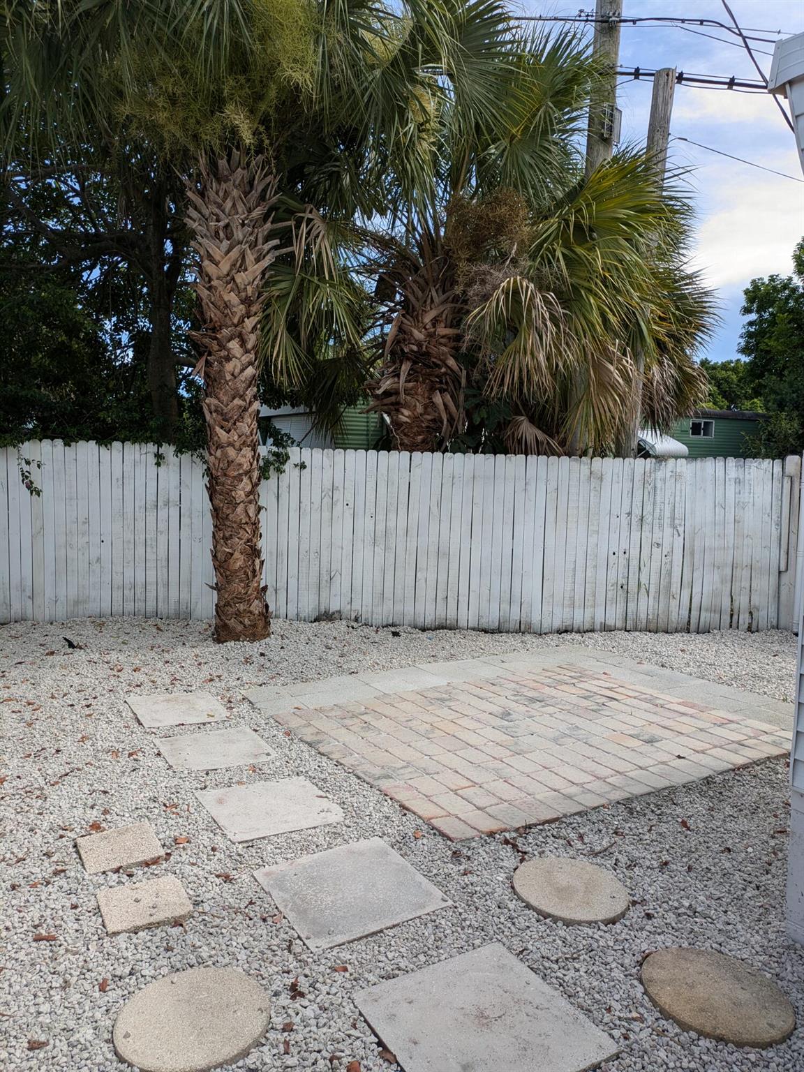 HILLTOP PARK - Residential Lease