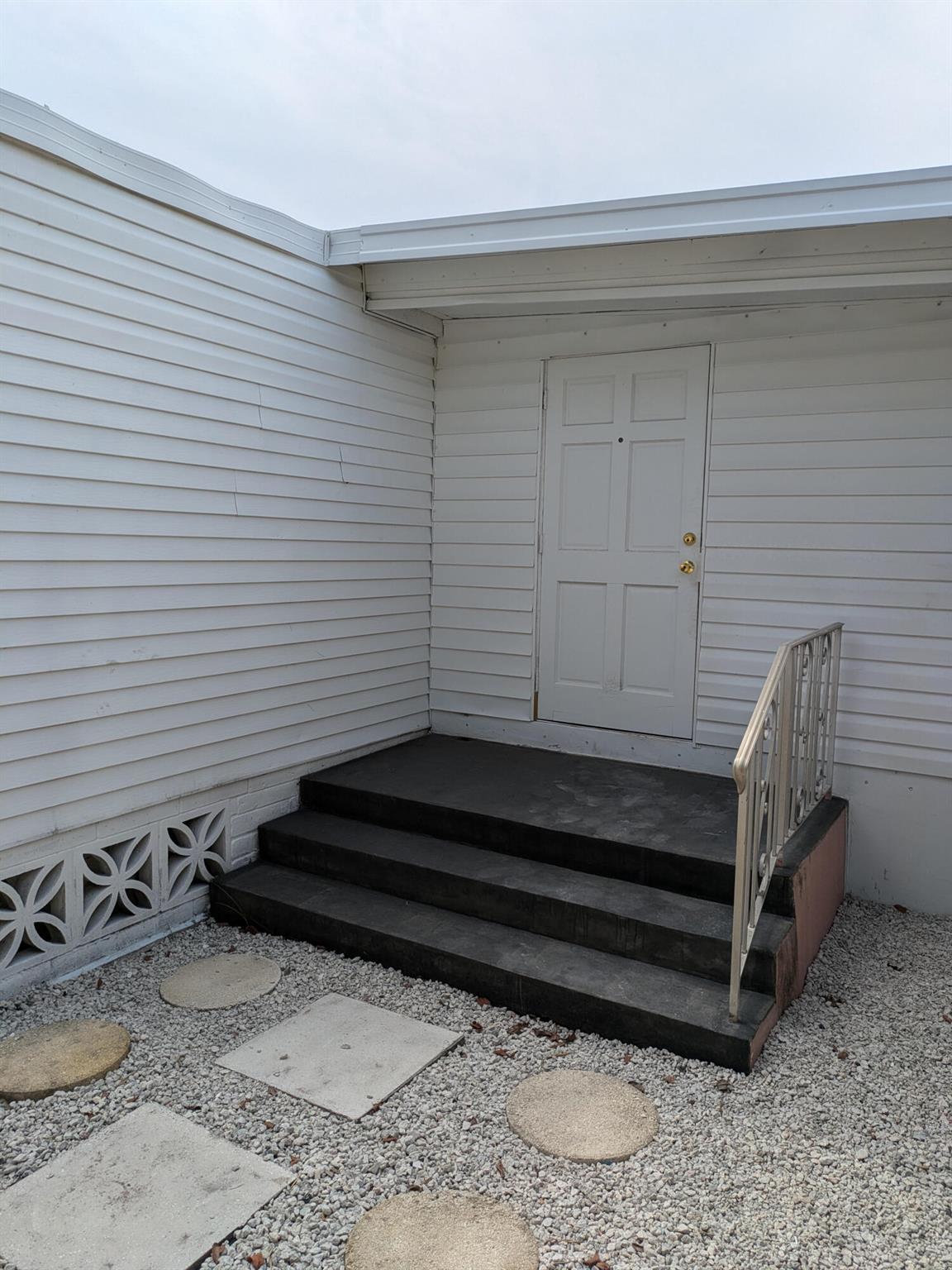 HILLTOP PARK - Residential Lease