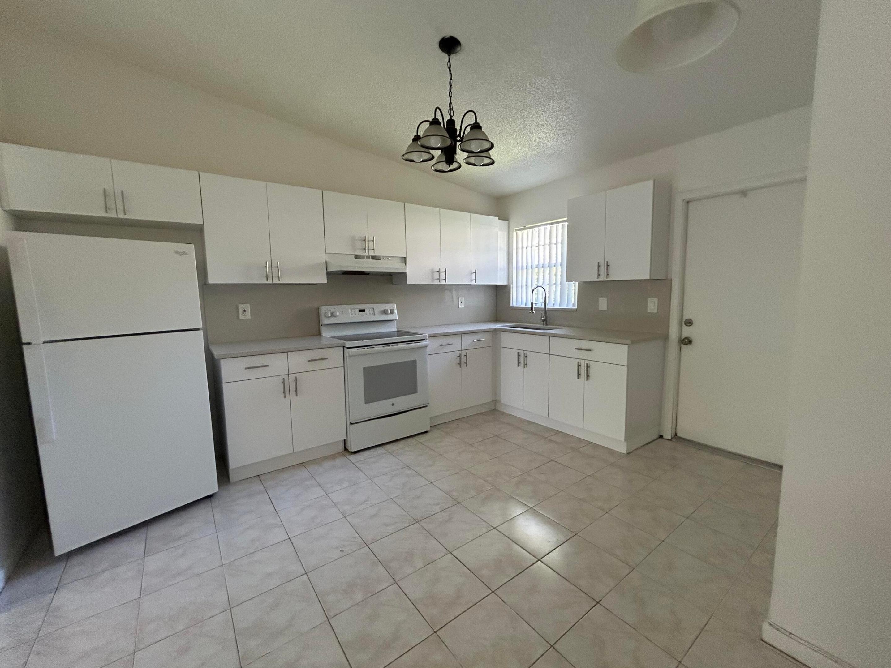 DAVIE PARK - Residential Lease