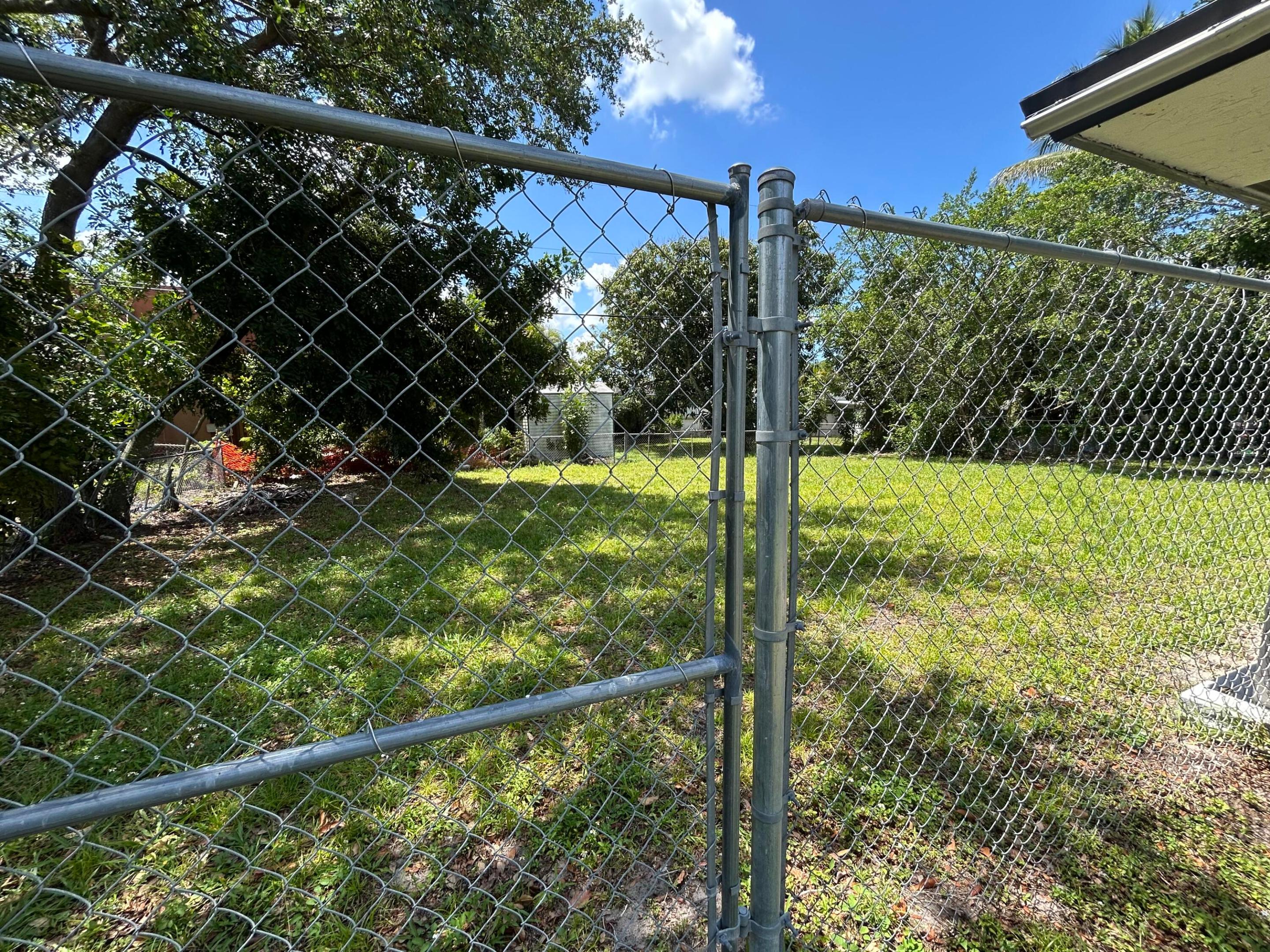 DAVIE PARK - Residential Lease