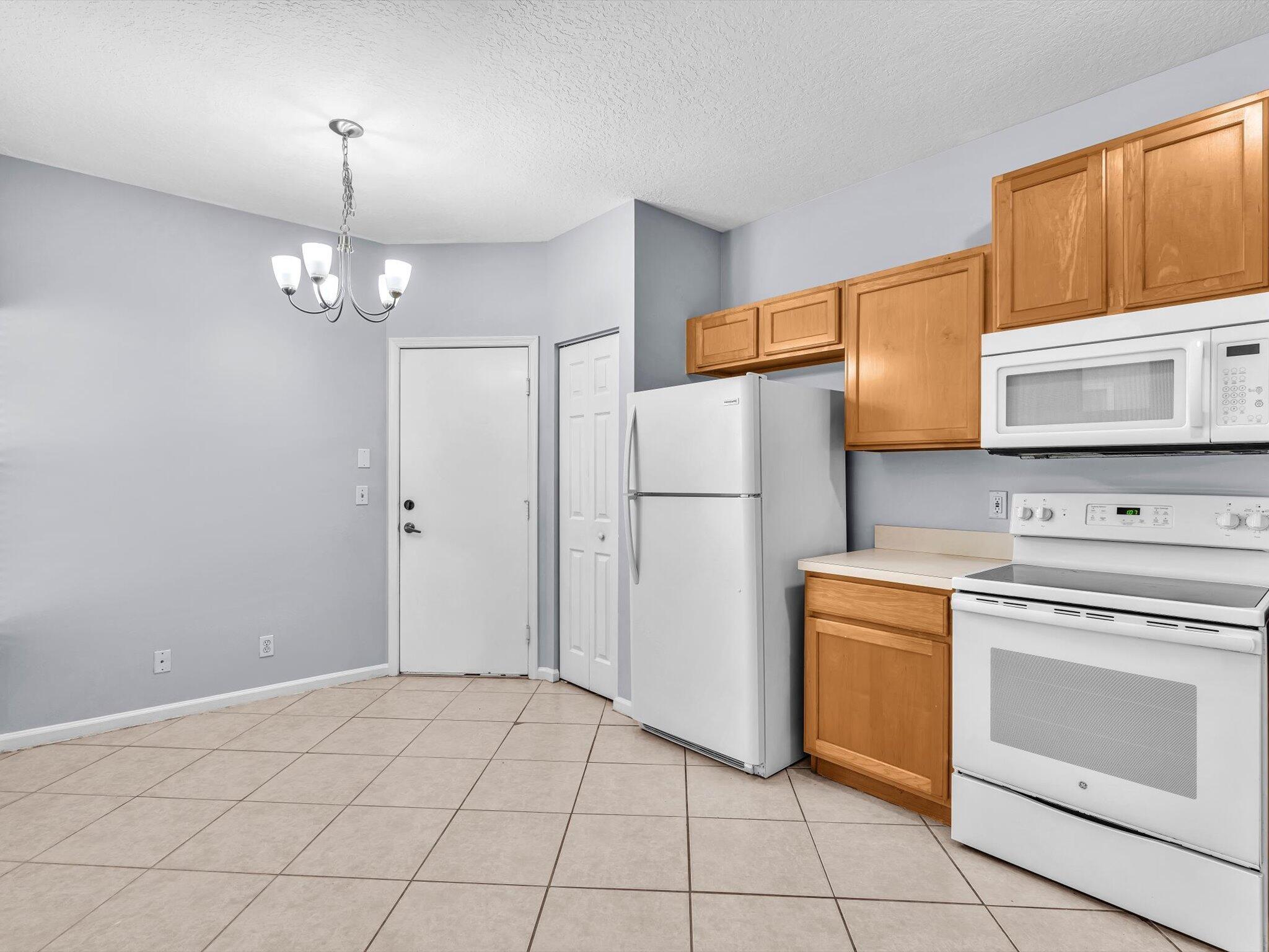 MIZNER POINTE OF BOCA VIA - Residential Lease