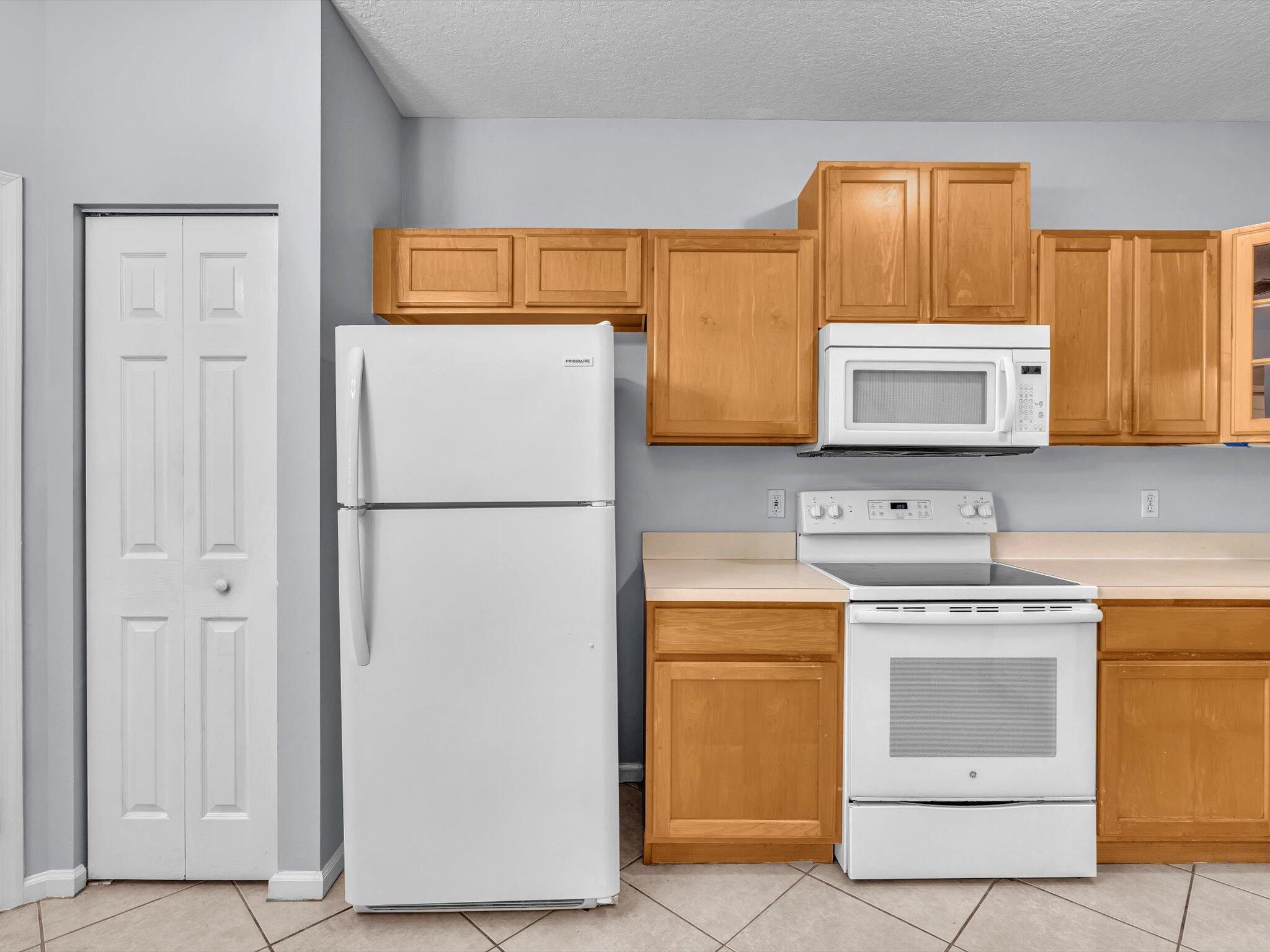 MIZNER POINTE OF BOCA VIA - Residential Lease