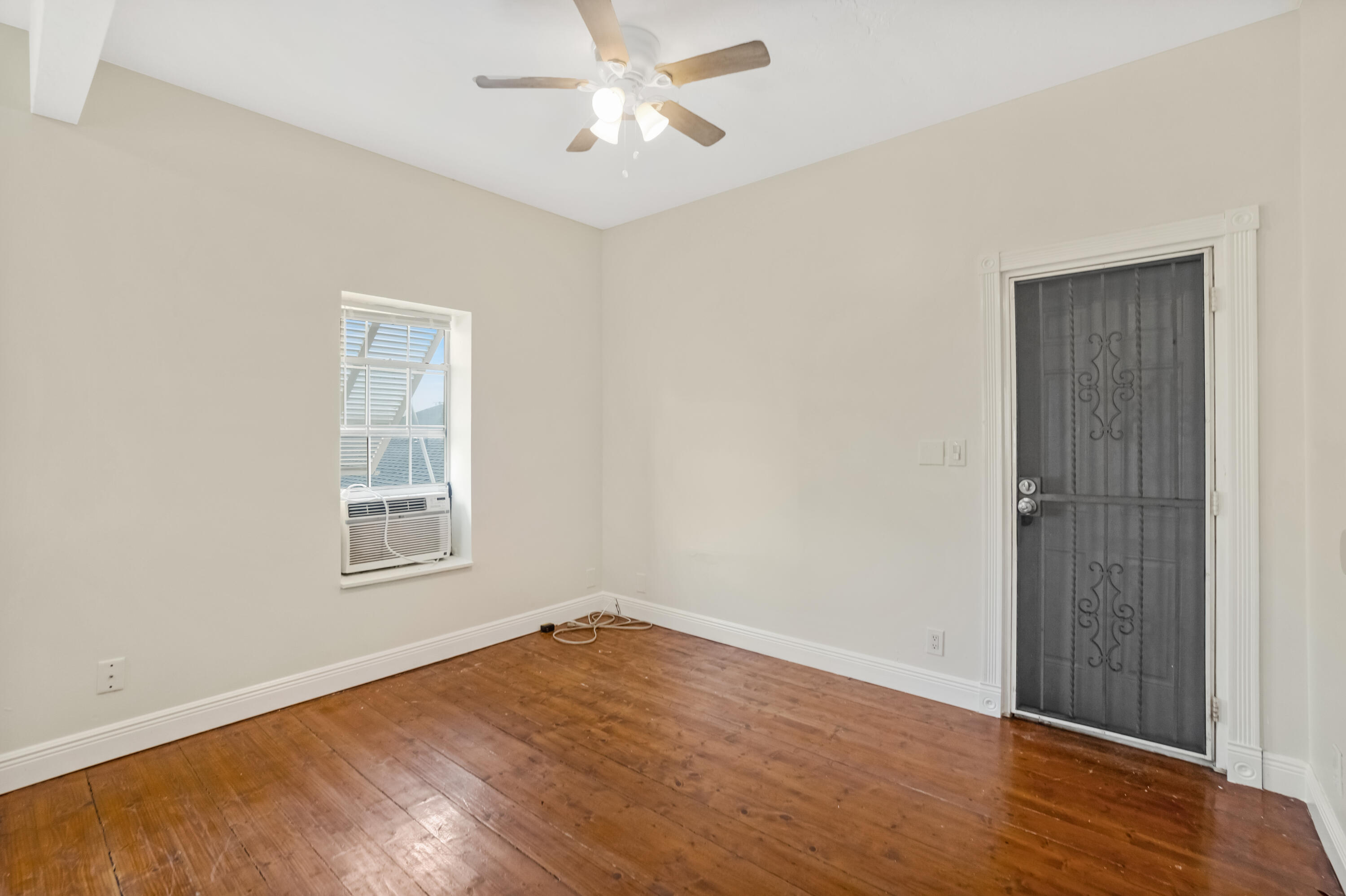 SUNRISE COURT - Residential