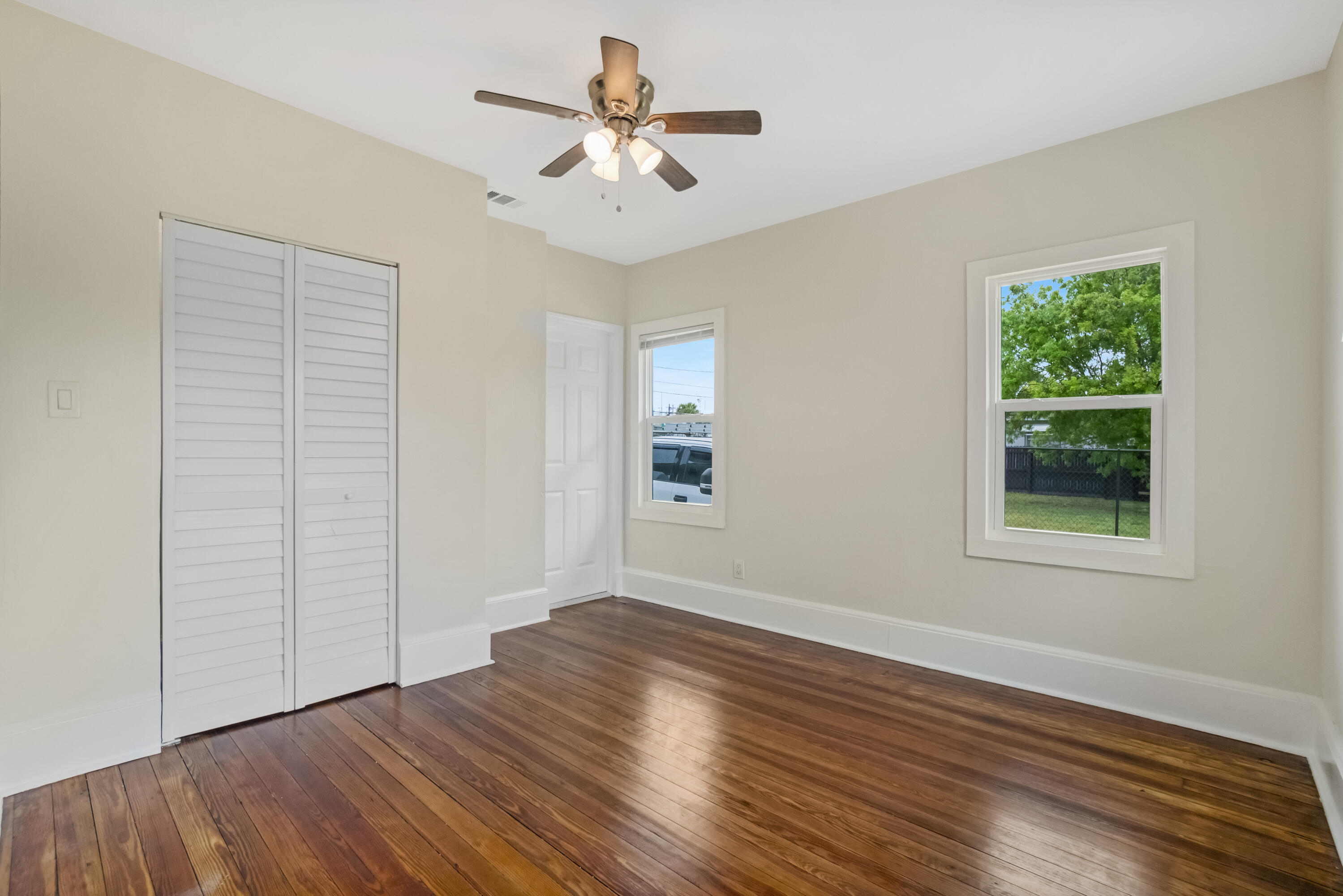 SUNRISE COURT - Residential