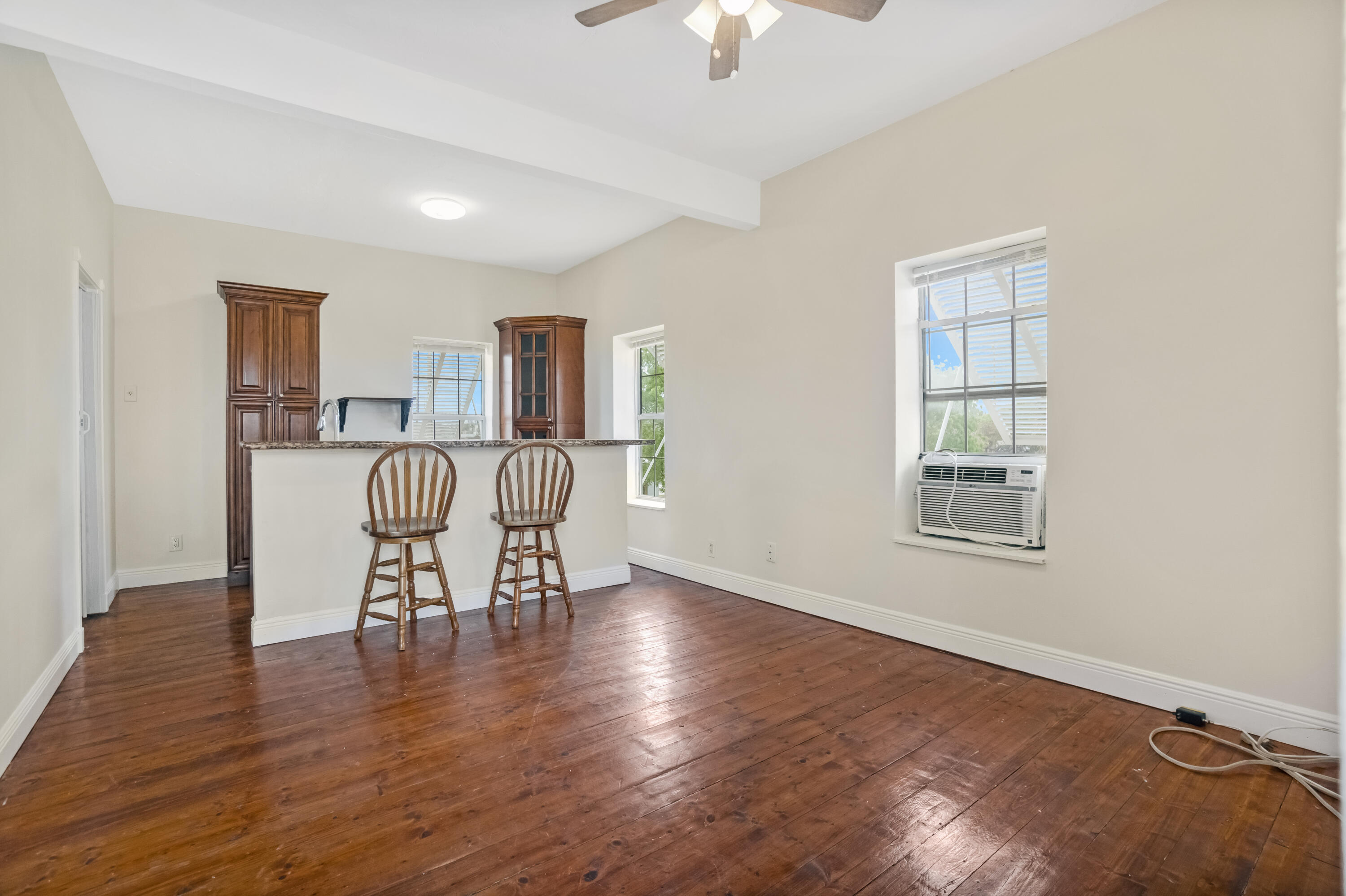 SUNRISE COURT - Residential