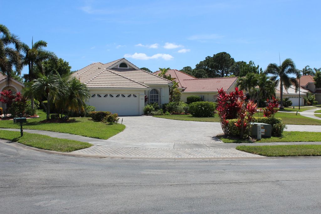 Photo of 540 SW New Castle Cove, Port Saint Lucie, FL 34986 (MLS # R10995406)
