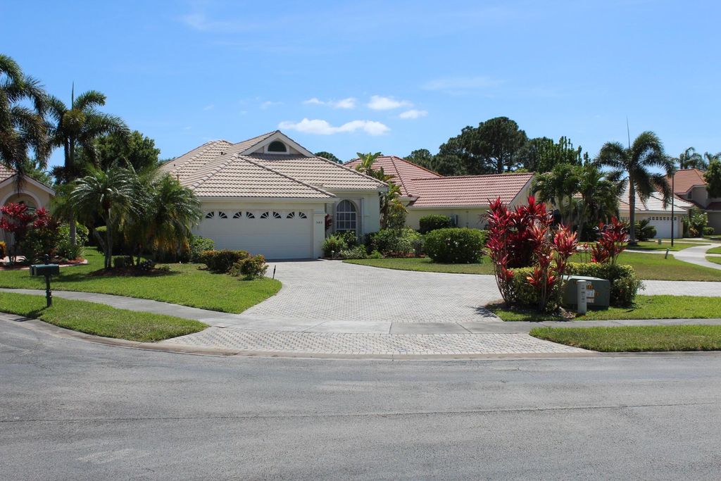 Photo of 540 SW New Castle Cove, Port Saint Lucie, FL 34986 (MLS # R10995406)