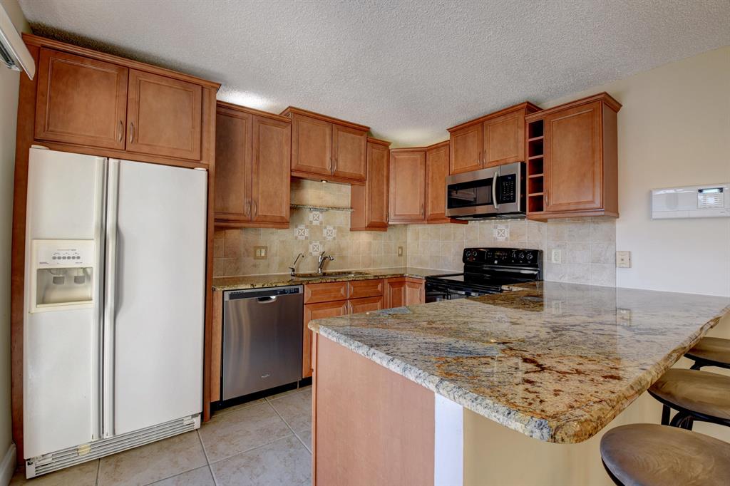 SPANISH WELLS CONDO II - Residential