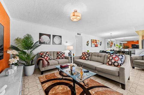 Property photo of 200 Ne 12th Avenue 3a, Hallandale Beach, FL 33009