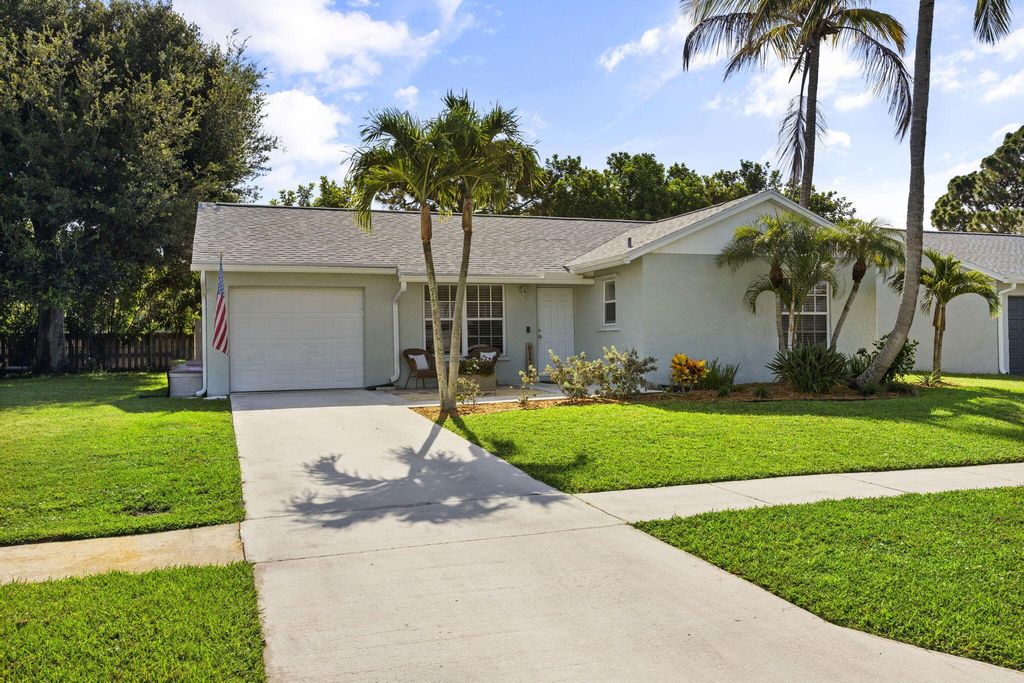 Photo of 143 Village Circle, Jupiter, FL 33458 (MLS # R10902151)