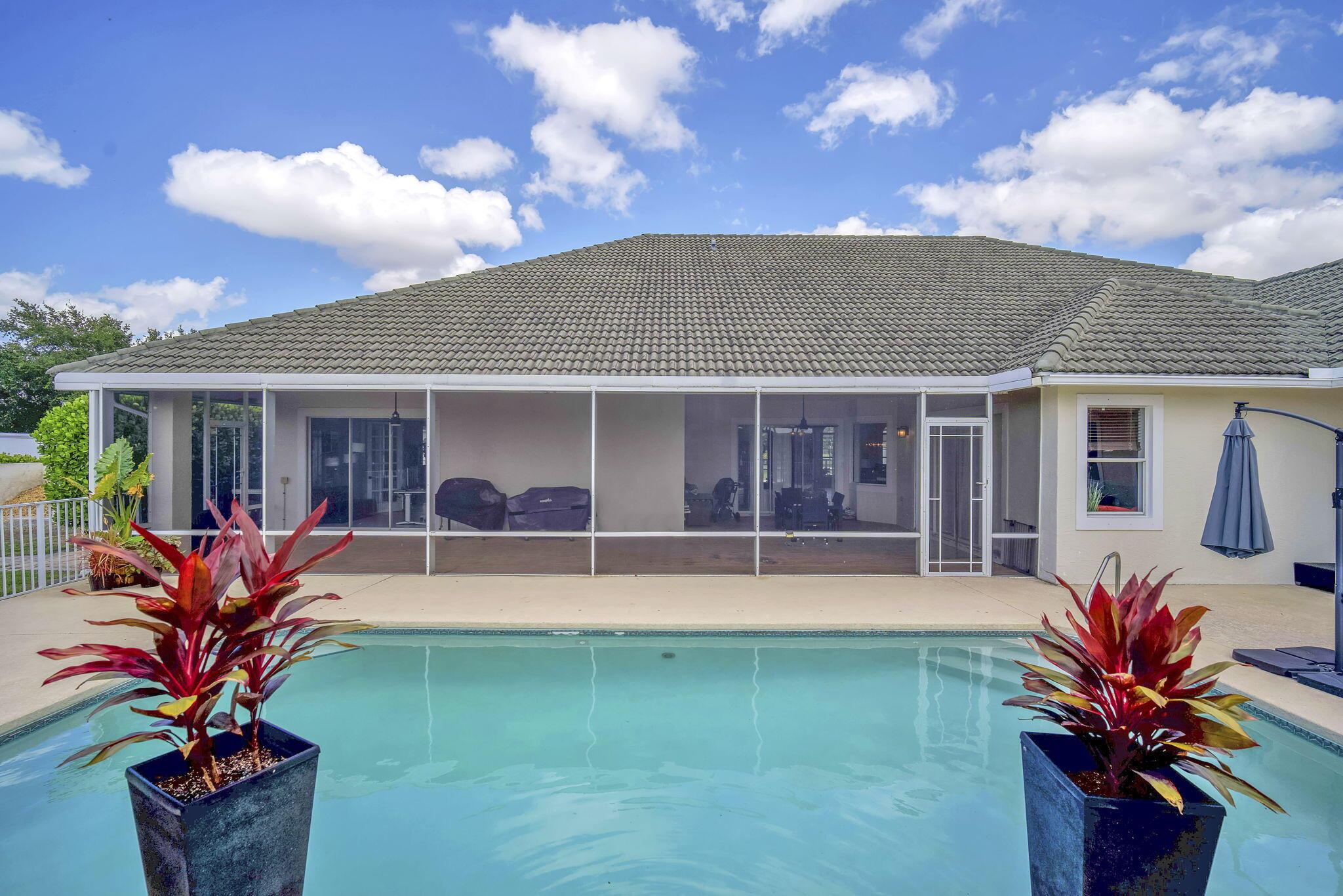 PADDOCK PARK 2 OF WELLING - Residential