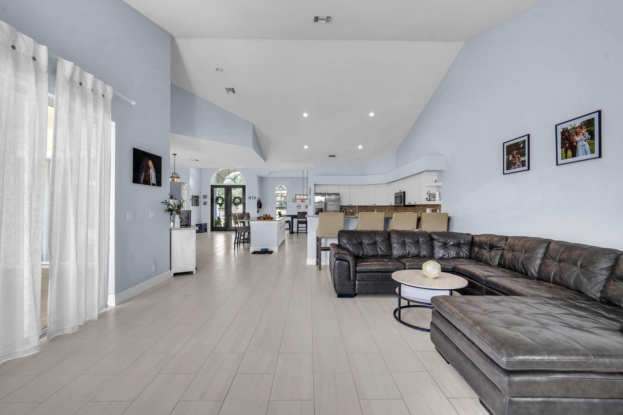 PADDOCK PARK 2 OF WELLING - Residential