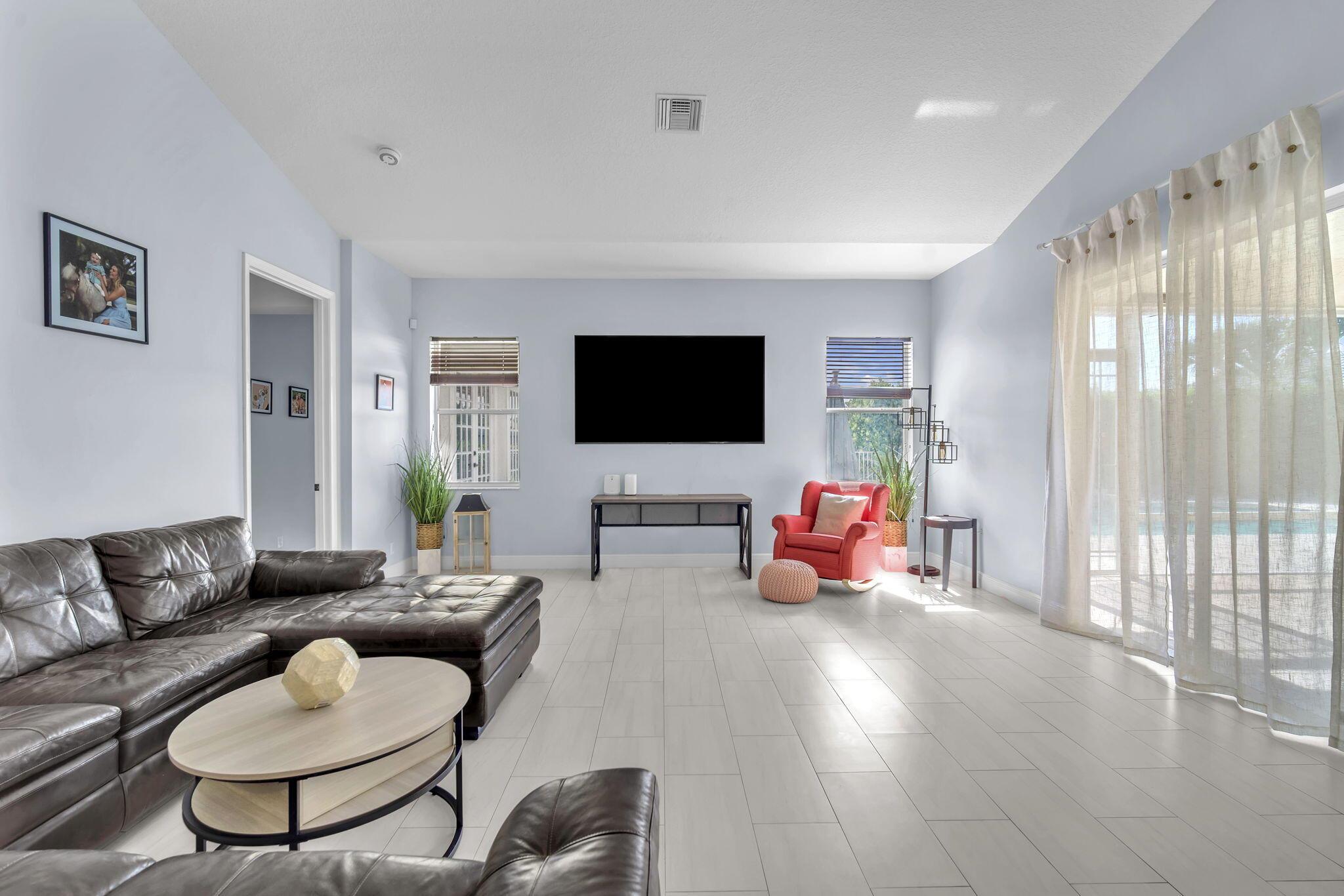 PADDOCK PARK 2 OF WELLING - Residential