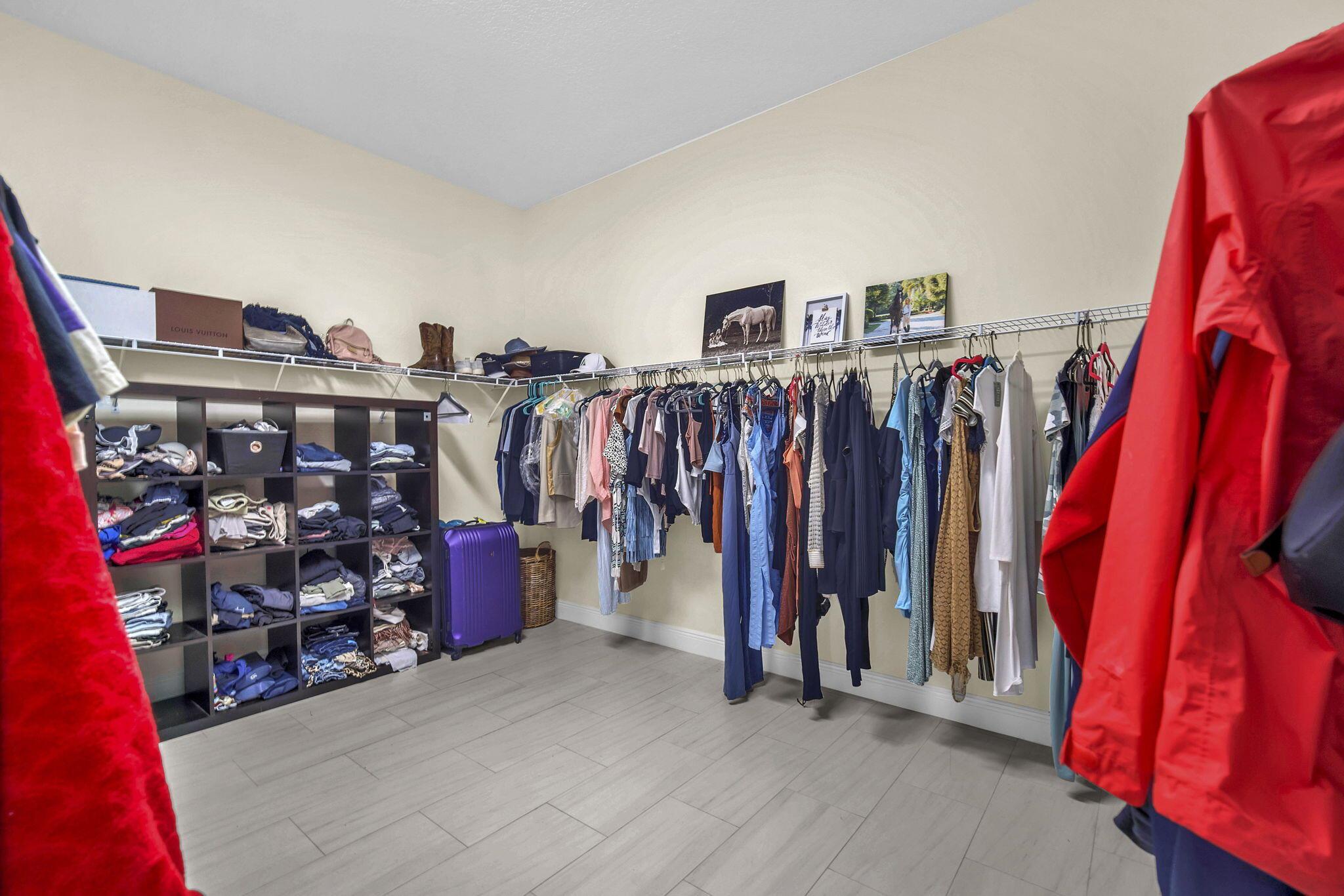 PADDOCK PARK 2 OF WELLING - Residential