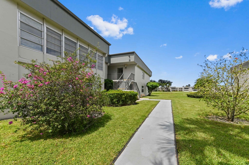 Photo of 46 Piedmont A, Delray Beach, FL 33484 (MLS # R11020295)