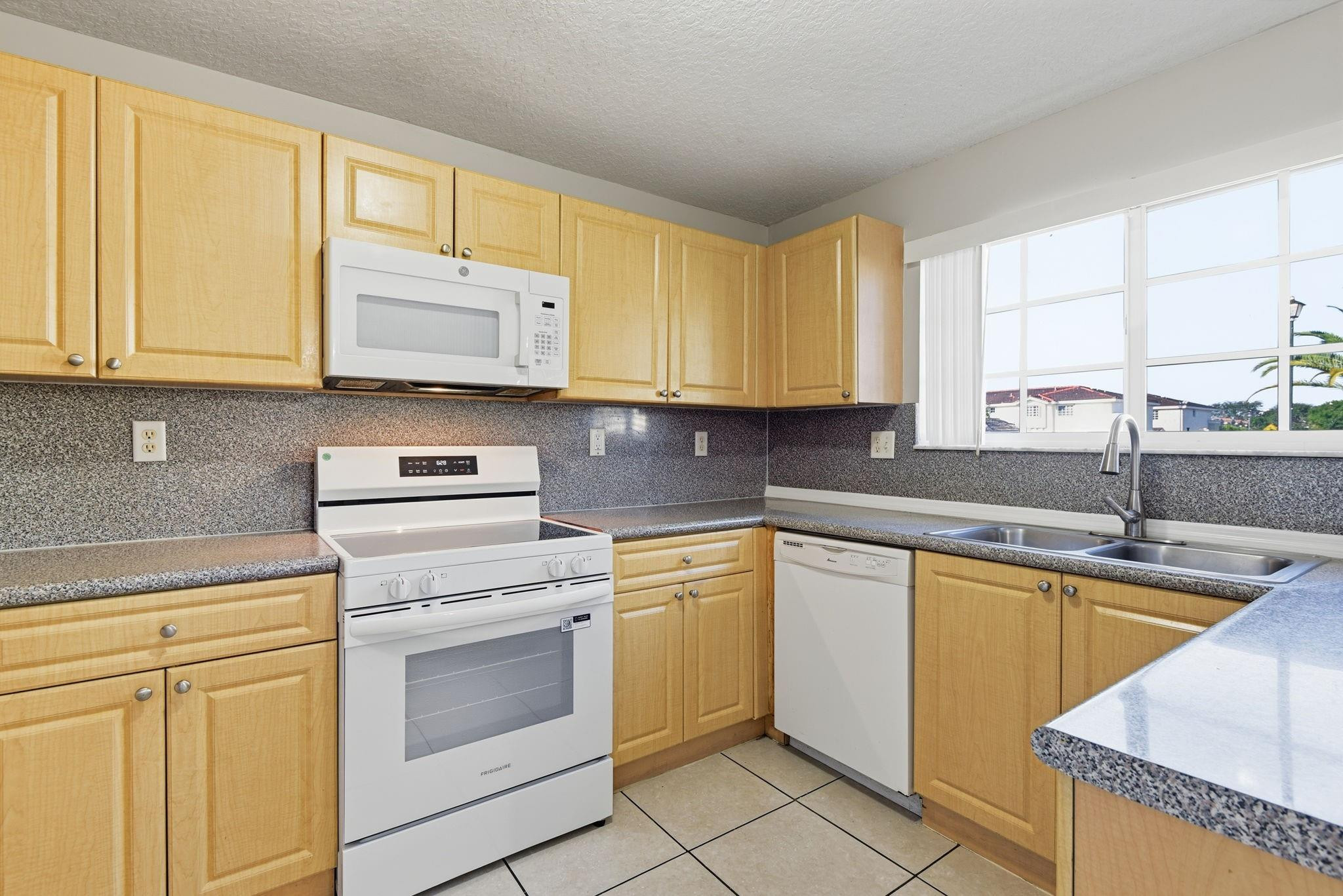 Cedar Woods Homes Condo - Residential