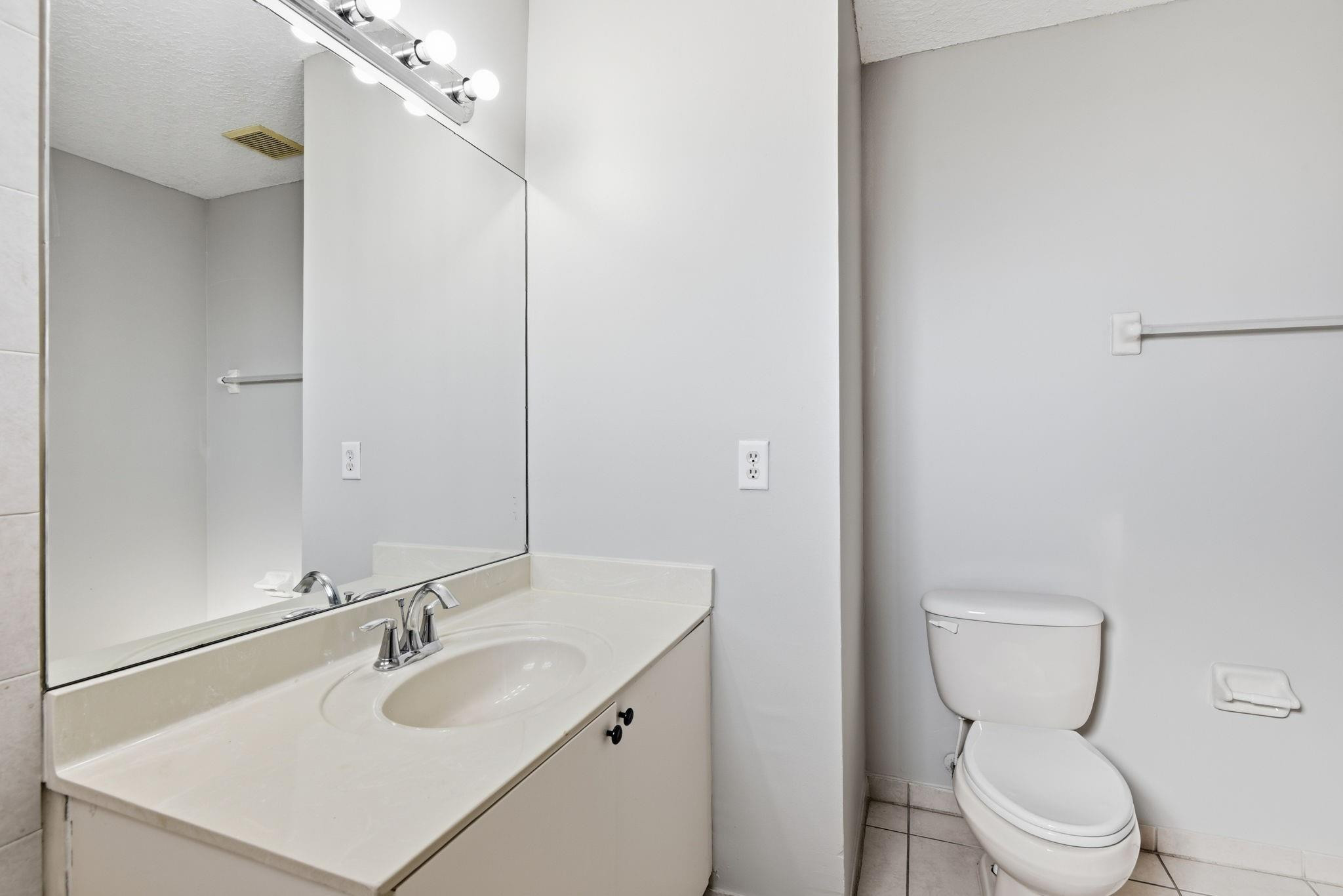 Cedar Woods Homes Condo - Residential