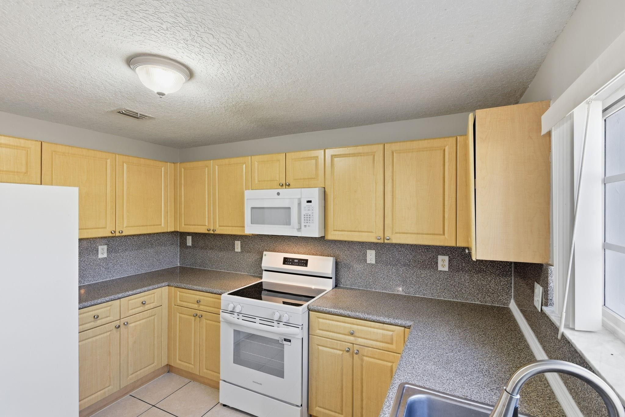 Cedar Woods Homes Condo - Residential