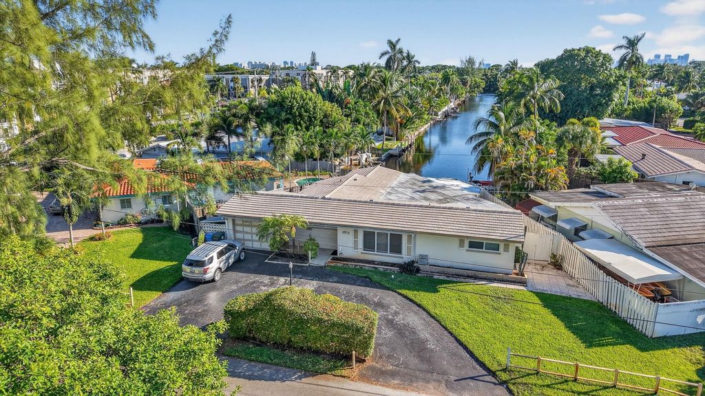 Photo of 1570 NE 30th Place, Oakland Park, FL 33334 (MLS # B26015182)